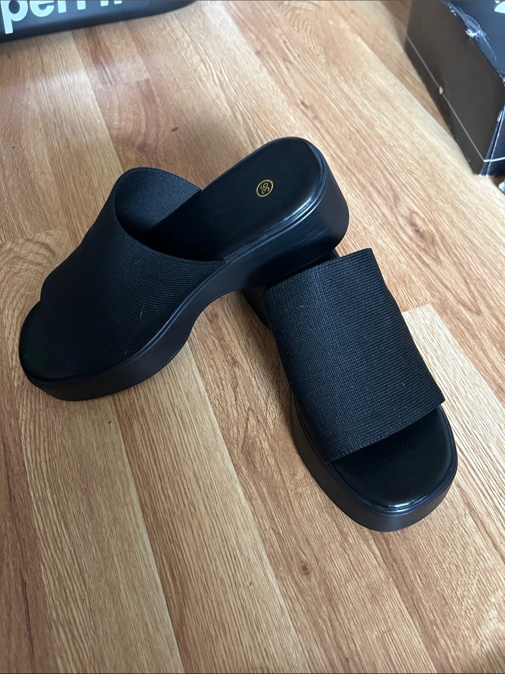 Black platform Sandals with stretchy strap